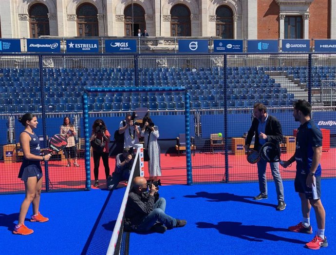 Archivo - El alcalde, Óscar Puente, en la presentación de una de las ediciones del Máster de Pádel de Valladolid.
