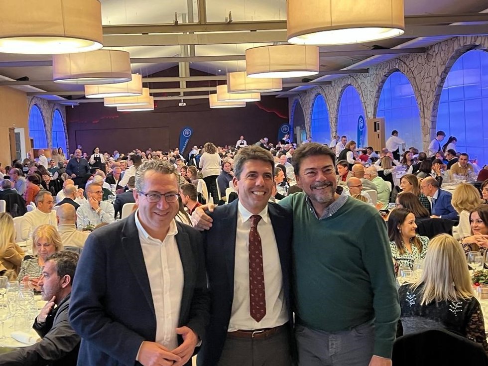 El presidente del PPCV, Carlos Mazón, el alcalde de Alicante, Luis Barcala, y el presidente del PP de la Provincia de Alicante, Toni Pérez