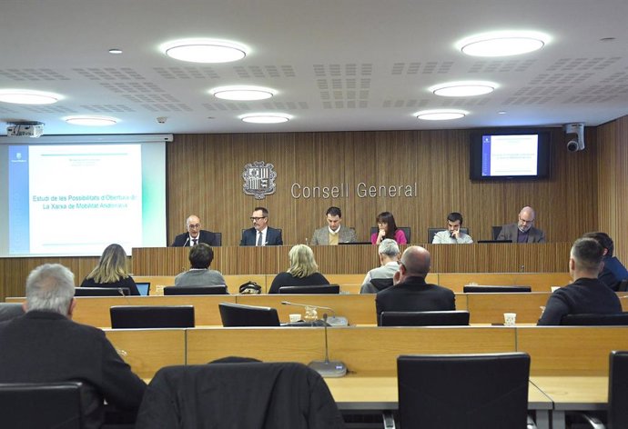 Un instant de la compareixena per presentar l'estudi sobre mobilitat.