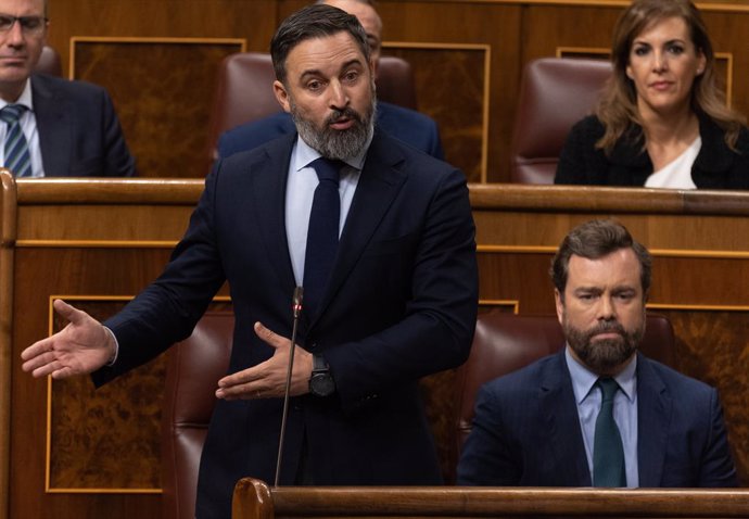 El líder de Vox, Santiago Abascal, interviene durante una sesión plenaria en el Congreso de los Diputados, a 30 de noviembre de 2022, en Madrid (España). La Junta de Portavoces del Congreso acordó, el pasado jueves 24 de noviembre, que el ministro del I