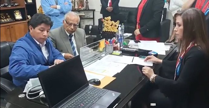 Pedro Castillo ante la fiscal de Perú, Patricia Benavides Vargas