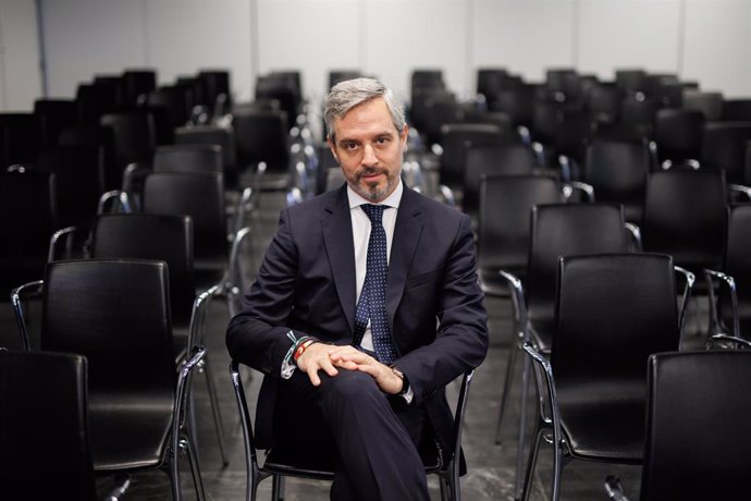 El vicesecretario de Economía del PP, Juan Bravo, concede una entrevista a Europa Press en la sede nacional del PP en Madrid.
