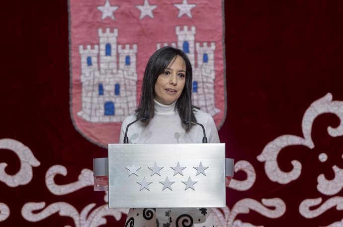 La delegada del Gobierno, Mercedes González, interviene en el acto homenaje a la Constitución Española en su 44 aniversario en la Real Casa de Correos, a 2 de diciembre de 2022, en Madrid (España). 