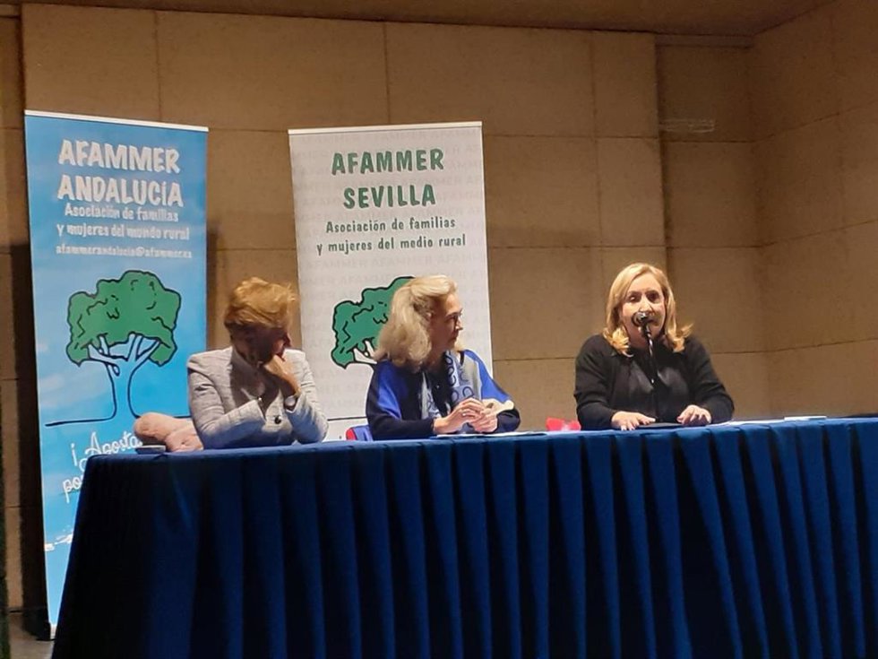La Junta reconoce la contribución de la mujer como garante de un "medio rural próspero"