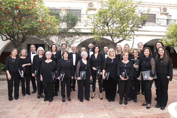 La Coral Polifónica Ciudad de Marbella ofrece concieros de villancicos para celebrar la Navidad.