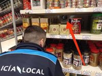 Pasa a disposición judicial un hombre que entró con una escopeta de cartuchos en un supermercado de Poio