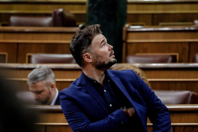 Archivo - El portavoz parlamentario de ERC en el Congreso, Gabriel Rufián, durante una sesión plenaria en el Congreso de los Diputados, a 3 de noviembre de 2022, en Madrid (España).   El Pleno del Congreso vota la convalidación del decreto ley que impla