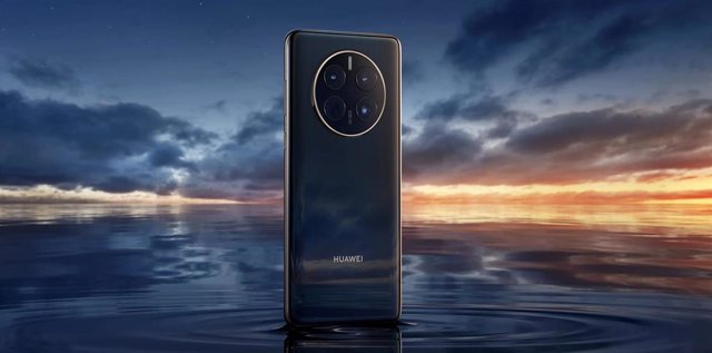 Huawei Mate 50 Pro en negro.