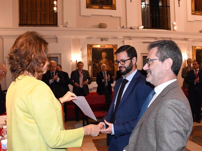 Colegios de Médicos entregan el Premio Beneficios del Aceite de Oliva en la Salud, patrocinado por Caja Rural de Jaén