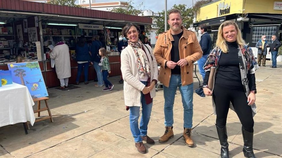 Vox Dos Hermanas critica la existencia de libros de temática Lgtbi en las bibliotecas municipales