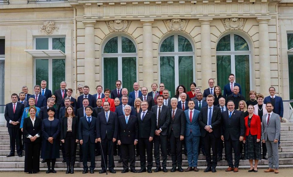 Asistentes a la reunión ministerial de Educación de la OCDE, celebrada este jueves en París.
