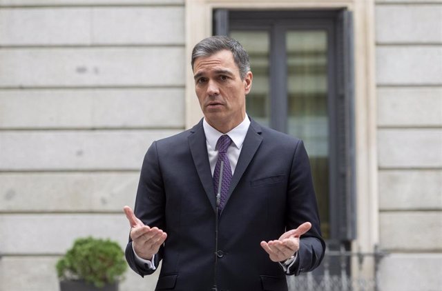 El presidente del Gobierno, Pedro Sánchez, ofrece declaraciones a los medios, durante el acto institucional por el Día de la Constitución, en el Congreso de los Diputados, a 6 de diciembre de 2022, en Madrid (España). 