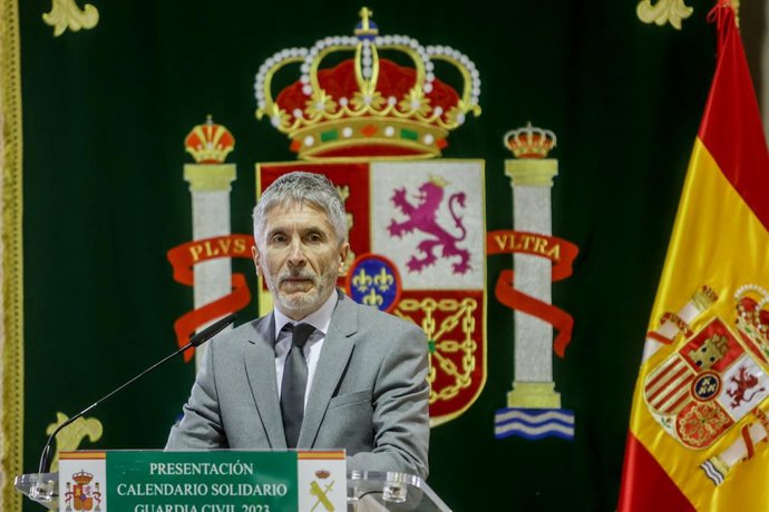 El ministro del Interior, Fernando Grande-Marlaska, interviene en la presentación del calendario solidario de la Guardia Civil 2023 a favor de la Asociación Mi Princesa Rett en la Dirección General de la Guardia Civil, a 2 de diciembre de 2022, en Mad