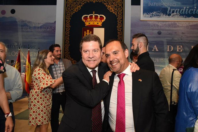 Archivo - El presidente regional, Emiliano García-Page, con Pablo Bellido