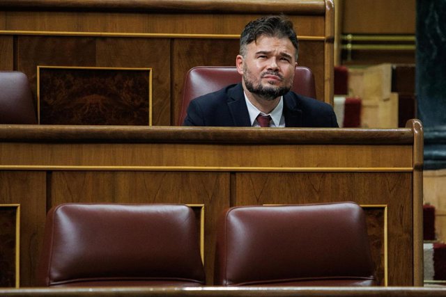 El portavoz parlamentario de ERC, Gabriel Rufián, en una sesión plenaria en el Congreso de los Diputados, a 24 de noviembre de 2022, en Madrid (España). Los Presupuestos Generales del Estado (PGE) para 2023 llegaron al Pleno del Congreso de los Diputados 