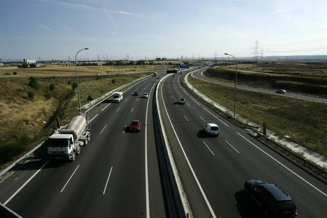 Archivo - Una carretera en una imagen de archivo 