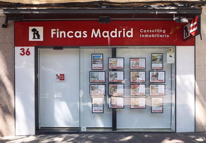 Archivo - Una oficina de Fincas Madrid