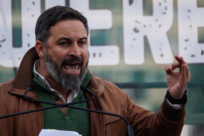 El líder nacional de Vox, Santiago Abascal, interviene durante la protesta por la derogación del delito de sedición del Código Penal, a 27 de noviembre de 2022, en Madrid (España).