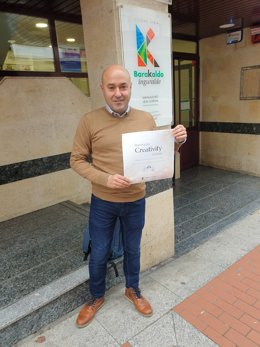El concejal David Solla presenta el Mercado de Navidad de Barakaldo.