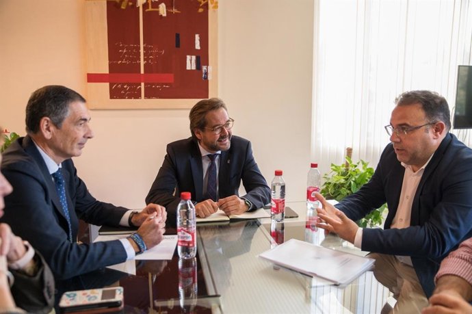 Reunión en la que ha participado el secretario general de Agua de la Consejería de Agricultura, Pesca, Agua y Desarrollo Rural, Ramiro Angulo.