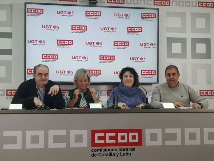Responsables de UGT y CCOO en la rueda de prensa en la que se ha anunciado el acuerdo para el V Convenio Regional del Sector de la Ayuda a Domicilio.