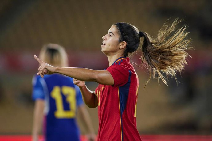 Alba Redondo celebra su gol en el amistoso entre España y Japón en La Cartuja de Sevilla