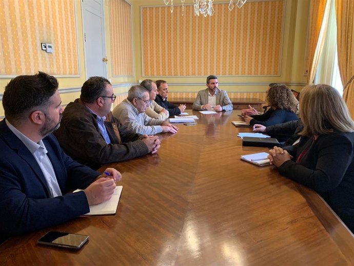 El consejero Antonio Luengo preside la reunión con las Cofradías de Pescadores de la Región de Murcia.