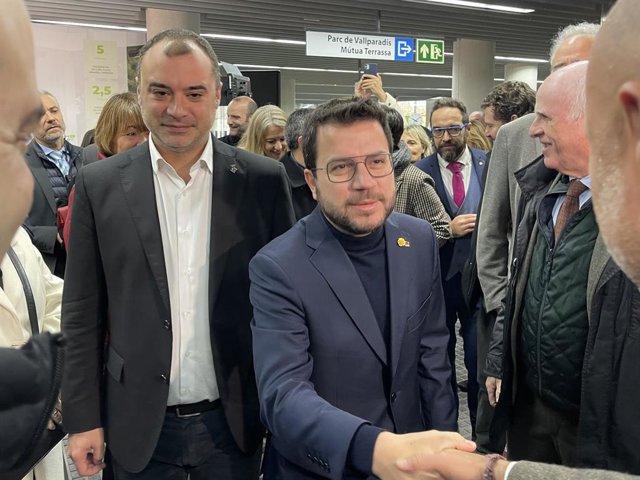 El president de la Generalitat, Pere Aragonès, l'alcalde de Terrassa, Jordi Ballart i el conseller de Territori, Juli Fernández