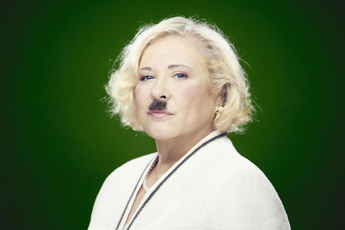 Archivo - La actriz Merc Arnega en el cartel de 'Instruccions per fer-se feixista', un monólogo basado en un ensayo de la escritora Michela Murgia, adaptado por Sergi Pompermanyer y dirigido por Miquel Gorriz