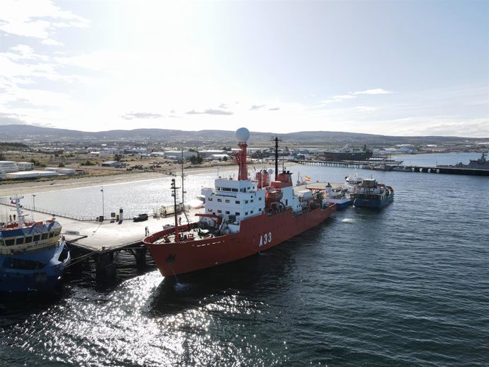 DefaultEl buque de investigación oceanográfica 'Hespérides' recala en Punta Arenas (Chile)
