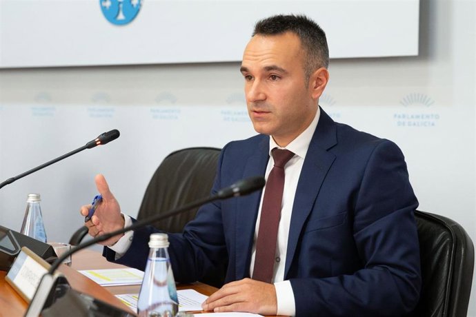 Archivo - El Director del Igape, Fernando Guldrs, comparece en la Comisión 1 del Parlamento