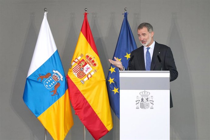 El Rey Felipe VI interviene durante el acto de entrega de las Medallas de Oro al Mérito en las Bellas Artes 2021, en el TEA Tenerife Espacio de las Artes, a 30 de noviembre de 2022, en Santa Cruz de Tenerife, Tenerife, Canarias (España). Las medallas de