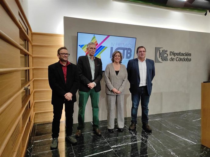 La delegada de Cultura de la Diputación de Córdoba, Salud Navajas, en la presentación de los IV Premios LGTB Andalucía.