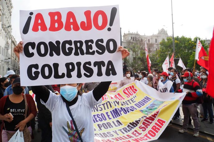 Archivo - Manifestación de apoyo a Pedro Castillo en Lima