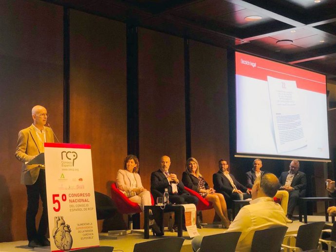 Luis Ayala, Médico Malagueño, Autor Del Primer Manual De Atención Integral Al Siniestro Vial