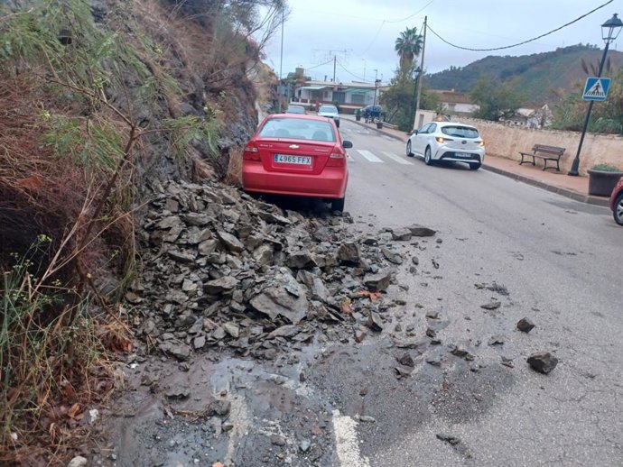 La Diputación actúa en 13 carreteras provinciales a causa de las fuertes lluvias.