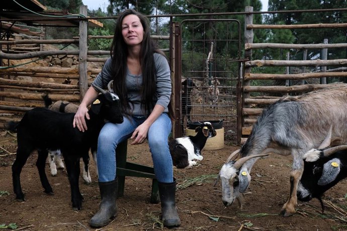 La ganadera y quesera ecológica Jenifer Santos Cabrera, Premio Agrojoven 2022