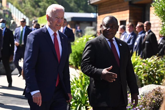 Archivo - El presidente de Estados Unidos, Joe Biden, y su homólogo sudafricano, Cyril Ramaphosa 