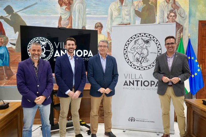 El alcalde del municipio malagueño de Rincón de la Victoria, Francisco Salado, ha anunciado la apertura de la villa romana de Torre de Benagalbón, Villa Antiopa.