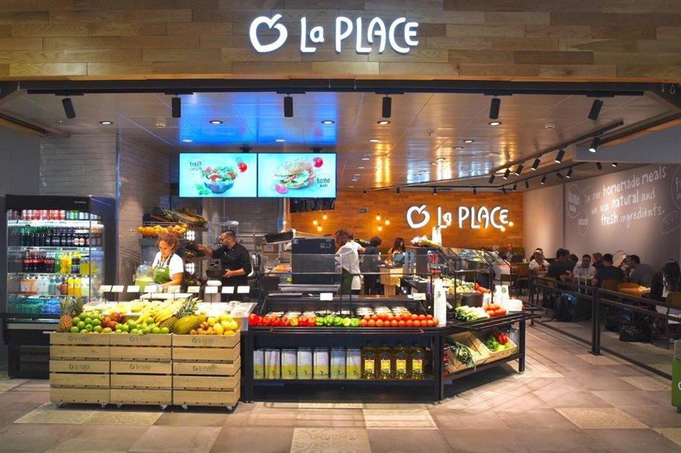 Archivo - Areas abre el segundo establecimiento La Place en el aeropuerto de Madrid-Barajas
