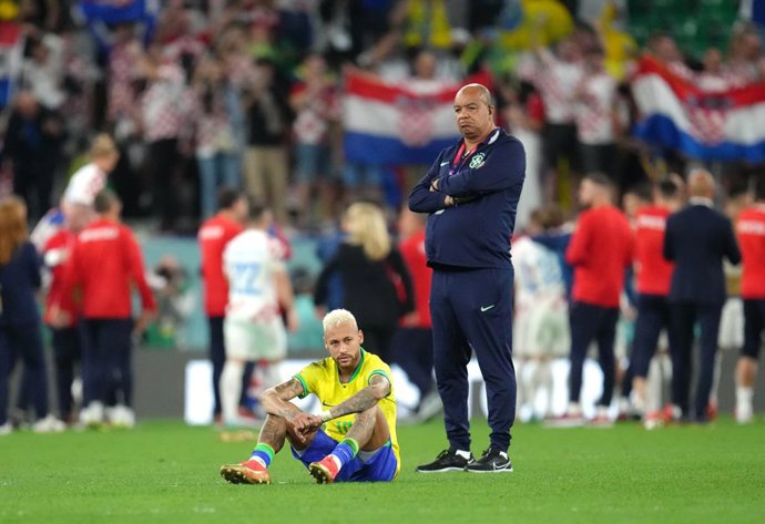 09 December 2022, Qatar, Al-Rayyan: Brazil's Neymar reacts after his team's defeat in a penalty shoot-out of the FIFA World Cup Qatar 2022 Quarter-Final soccer match between Croatia and Brazil at the Education City Stadium in Al Rayyan. Photo: Nick Pott
