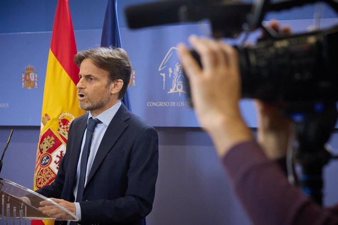 El líder de Unidas Podemos en el Congreso, Jaume Asens, durante una rueda de prensa, en el Congreso de los Diputados, a 9 de diciembre de 2022, en Madrid (España). 