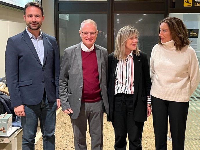 El candidato del PP a la presidencia del Principado, Diego Canga Fano, a su llegada al aeropuerto de Asturias