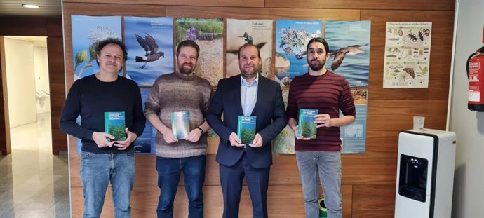 Medio Ambiente colabora en la edición de 'La cabellera de Posidó', un ensayo que acerca a la ciudadanía los valores ambientales de la posidonia