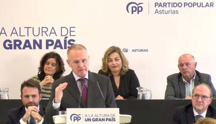 El candidato del PP de Asturias a la presidencia del Principado, Diego Canga Fano, interviene en el Comité Ejecutivo Autonómico extraordinario.