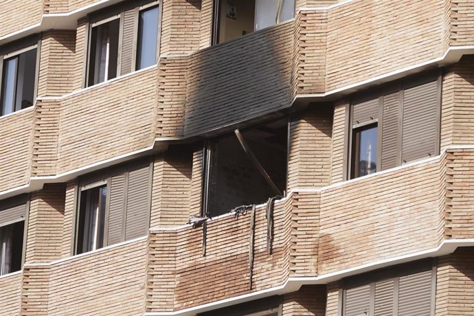 Archivo - Imagen de archivo de un incendio de vivienda en Sevilla