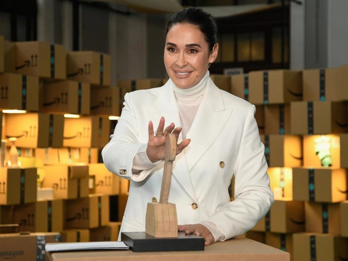 VICKY MARTÍN BERROCAL EN LA PRESENTACIÓN DEL ESPACIO 'ESPAÑA A UN CLIC' CON EL ENCENDIDO DEL ÁRBOL DE NAVIDAD DE AMAZON