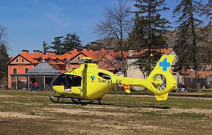 Archivo - Sucesos.- Evacuado en helicóptero un hombre de 67 tras caerse de la bicicleta en Tobera (Burgos)