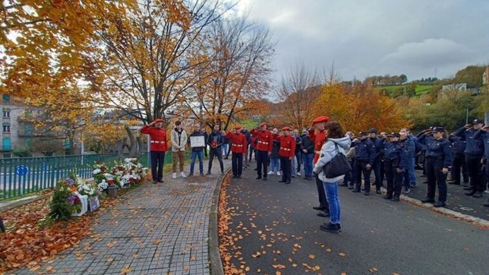 La Ertzaintza homenajea a José Luis González Villanueva e Iñaki Mendiluze Etxeberria