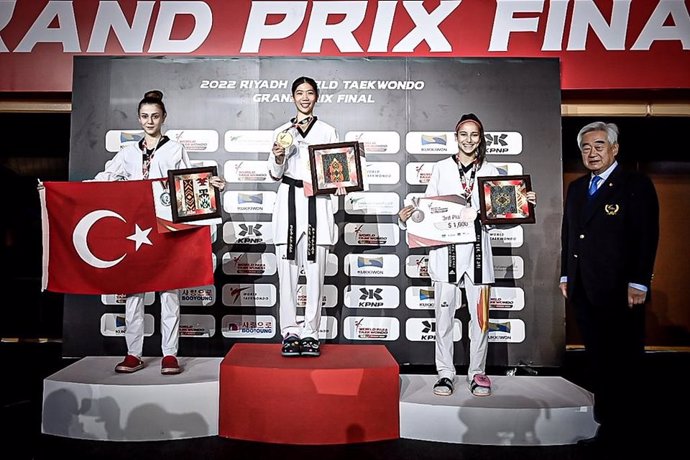 La española Adriana Cerezo se cuelga el bronce en el Grand Prix Final de Riad